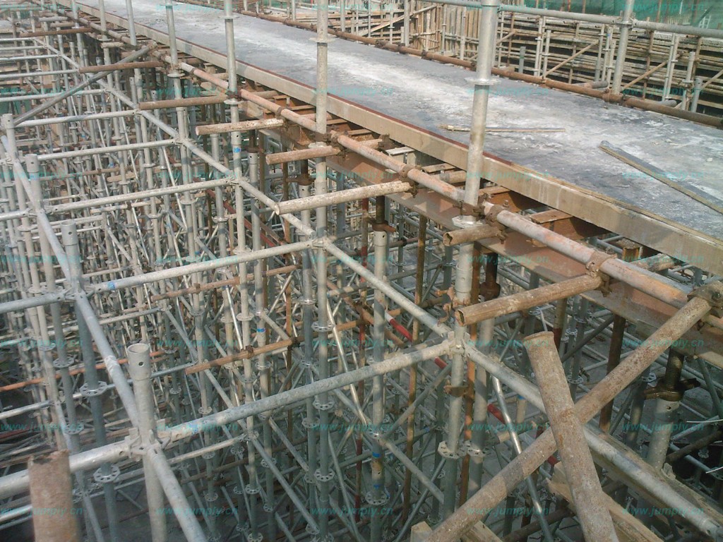 建筑鋼管腳手架大家都說好，建筑扣件不可少